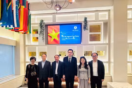 双方代表合影。图自越通社