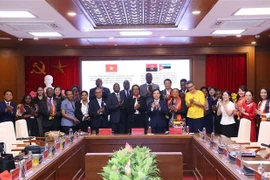 2025年安哥拉和莫桑比克管理干部专题研究、考察与交流项目结业仪式现场。图自越通社