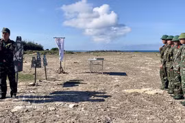白龙尾岛守备营坚定守护神圣的海洋岛屿主权。图自越通社