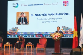 顺化市人民委员会主席阮文方在会议上发言。图自越通社