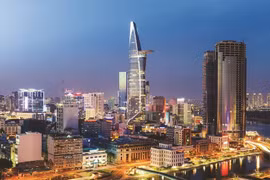 附图：胡志明市努力推动年底经济增长。图自《人民报》