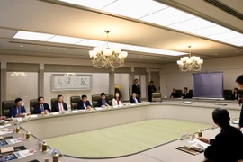 阮志勇副总理会见名古屋市长广泽一郎。图自越通社
