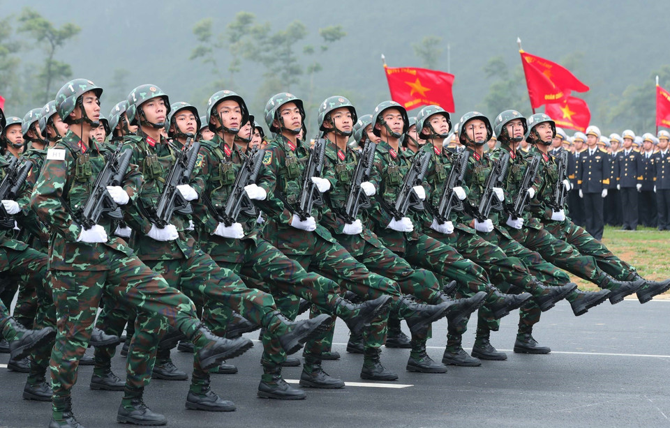 越南特工部队方队参加合练 展现精锐作战实力。图自 越通社