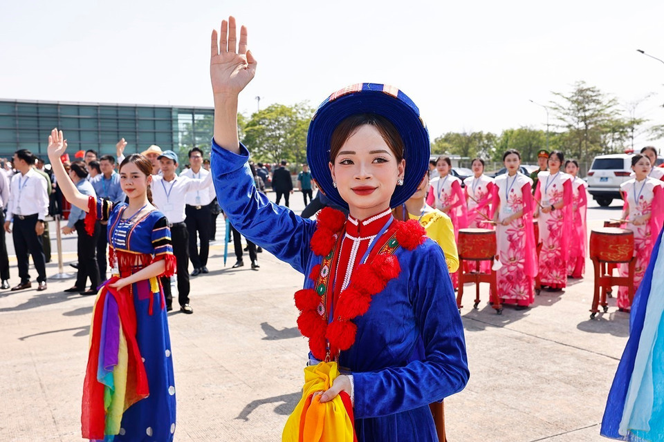 中共中央总书记、国家主席习近平的欢送仪式在内排国际机场举行。图自越通社