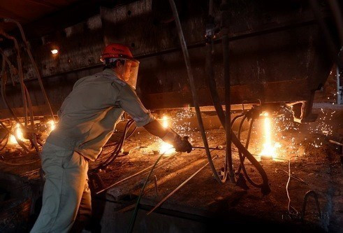 Pomina钢铁股份公司（成立于1999年）投资兴建由三座现代化炼轧钢厂组成的生产链，成为越南领先的钢铁供应商之一。图自越通社