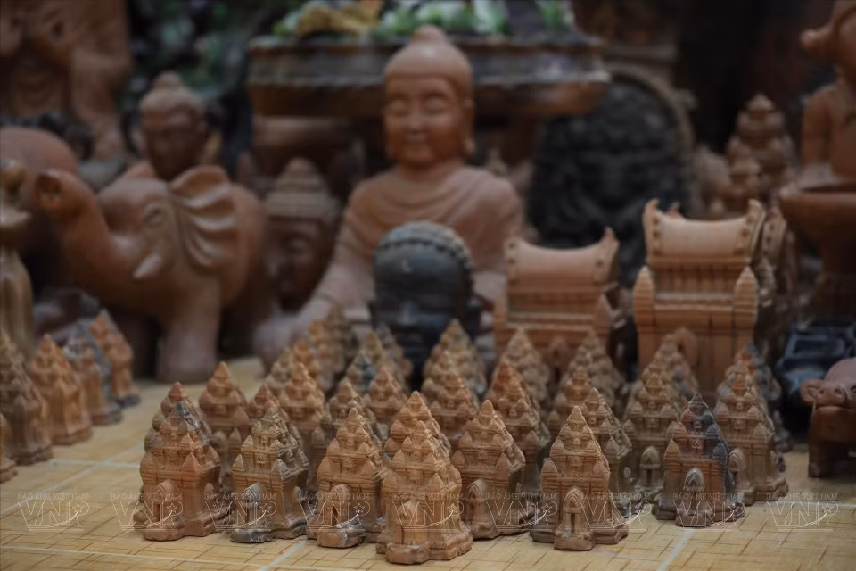 宝竹陶瓷村不仅是一个陶艺村，而且还是“活”的文化遗产。这里的每件陶瓷产品都是一件艺术作品，承载着占族同胞对自己文化和传统的独特价值。图自越通社
