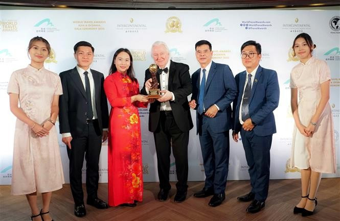 2025年世界旅游大奖(World Travel Awards – WTA)亚洲区及大洋洲颁奖典礼于 10月13日晚在中国香港特别行政区举行。联合国教科文组织世界地质公园——同文岩石高原地质公园(宣光省)荣获“2025年亚洲领先文化目的地”称号。