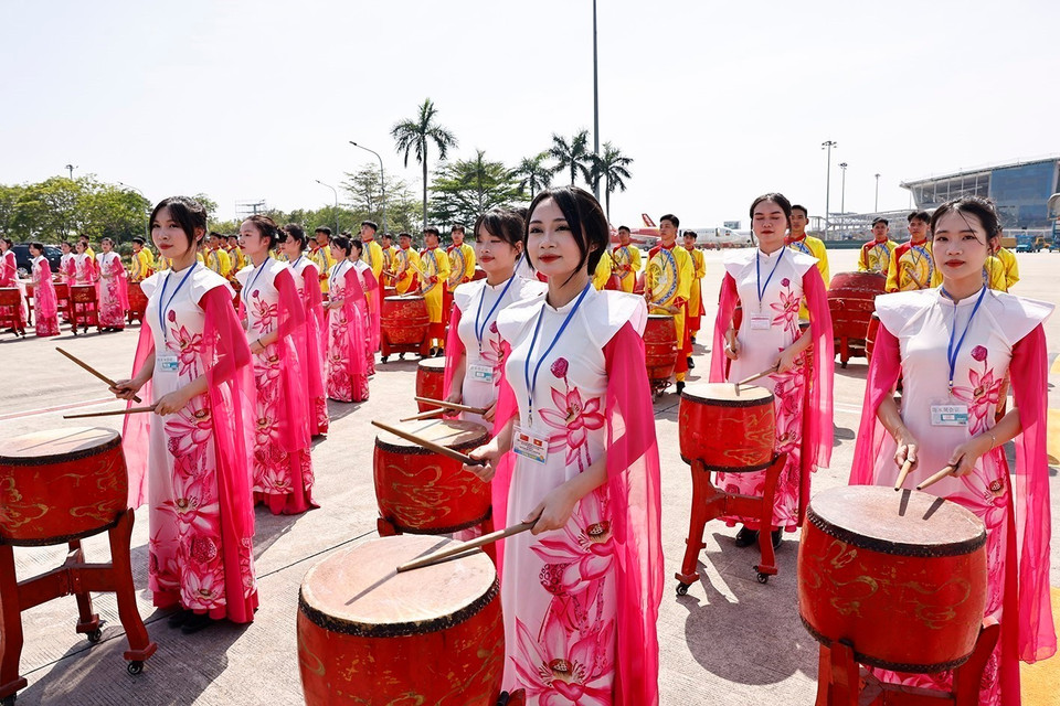 中共中央总书记、国家主席习近平的欢送仪式在内排国际机场举行。图自越通社