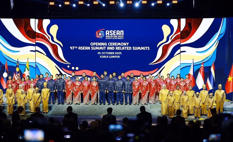 第47届东盟峰会开幕式的文艺表演节目。图自越通社