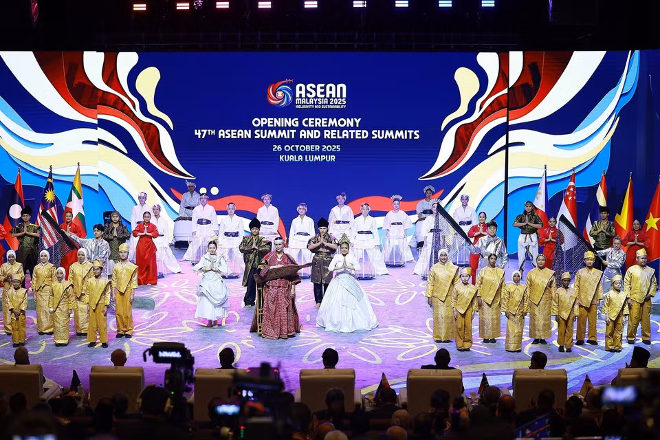 第47届东盟峰会开幕式的文艺表演节目。图自越通社