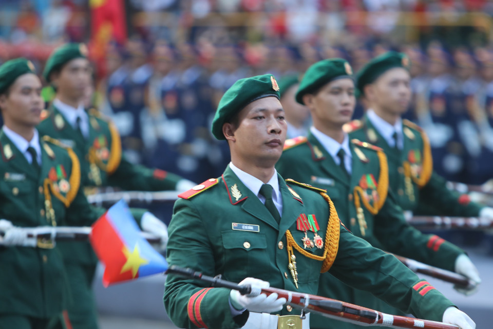 南方解放、国家统一50周年庆典总彩排中的阅兵、游行仪式。图自 越通社