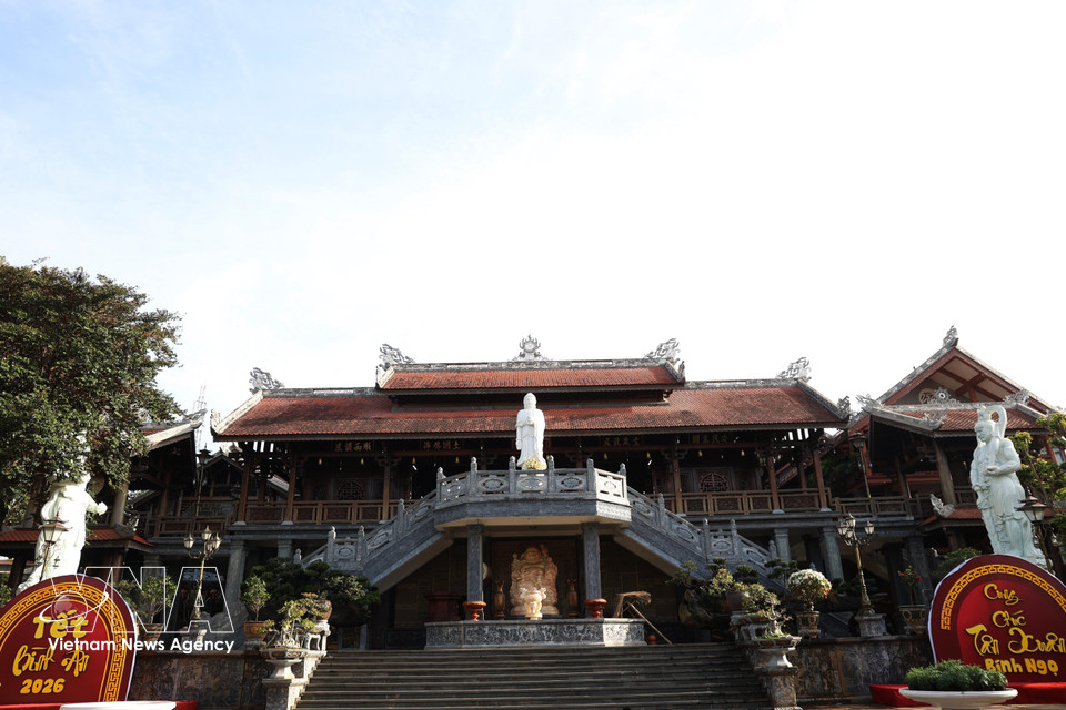 敕賜开端寺融合了西原地区传统长屋建筑和越南顺化宫廷建筑的元素。图自越通社