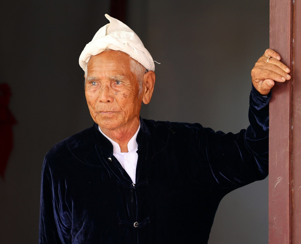 对于占族而言，传统文化与信仰价值从未消逝。人们依然在日常生活、重大节庆和仪式中穿着传统服饰。图自越通社