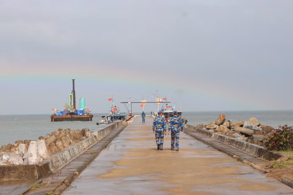 薯岛被视为越南东南海域的前哨岛屿，靠近东海和西海上的国际海上航道。图自越通社