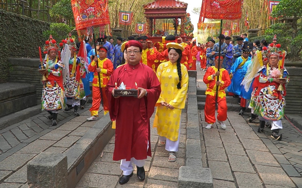 2025年4月7日（即农历三月初十），胡志明市市委、市人民议会、市人民委员会和越南祖国阵线胡志明市委员会在胡志明市民族文化历史公园雄王纪念堂隆重举行雄王祭祖仪式。图自越通社