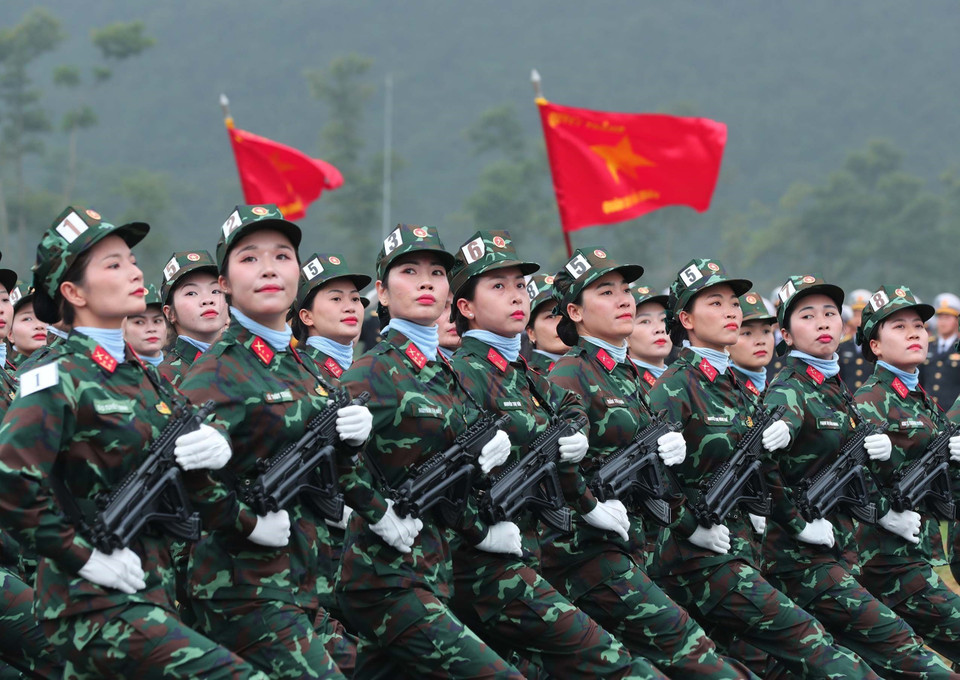 越南维和女兵方队参加合练 彰显和平使者风采。图自 越通社