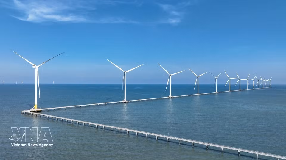 金瓯省永后乡和平码头风电厂1号和2号项目的海上风力发电机组塔架系统。图自越通社