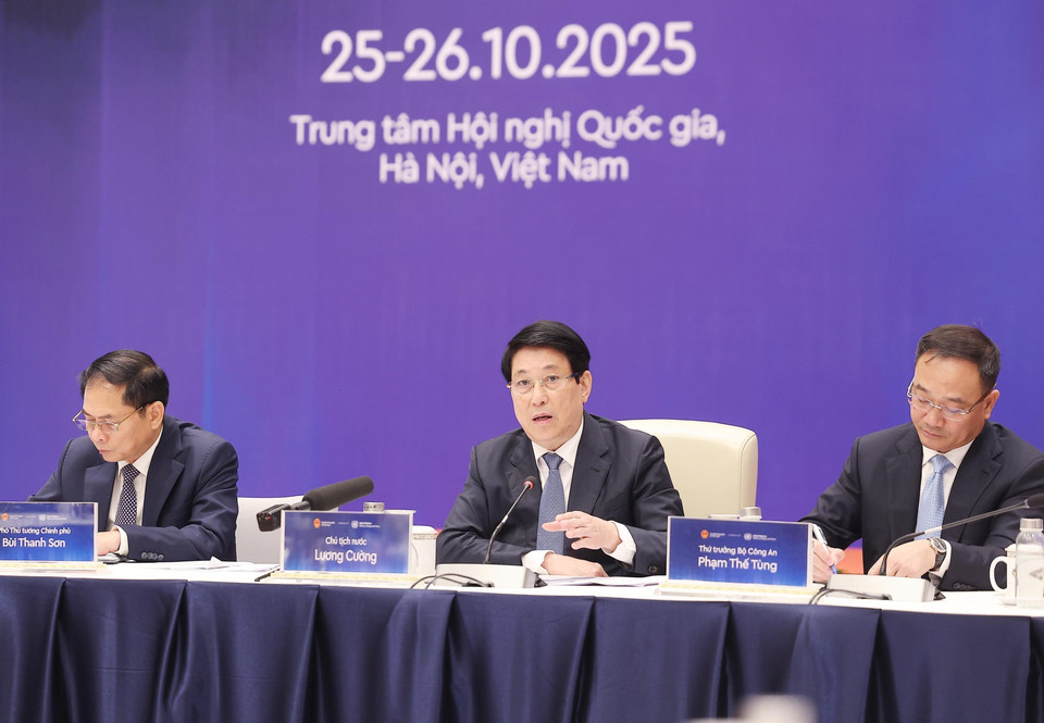 越南国家主席梁强在会议上发表讲话。图自越通社