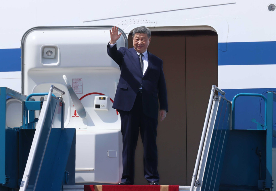 中共中央总书记、国家主席习近平离开河内，圆满结束对越南进行的国事访问。图自越通社
