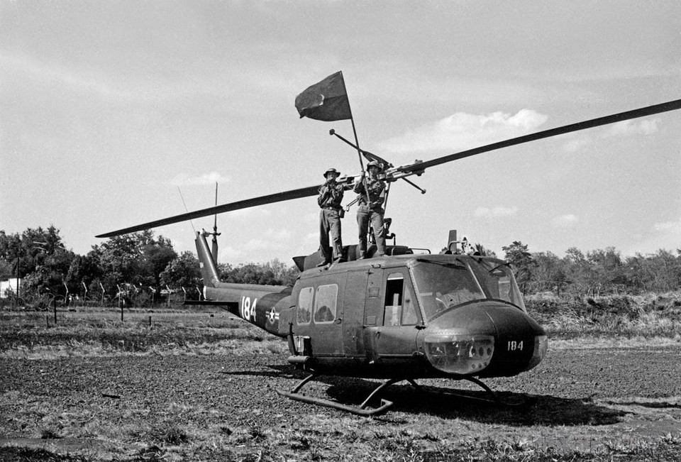 1975年，解放军进攻并占领邦美蜀市和平机场。图自越通社