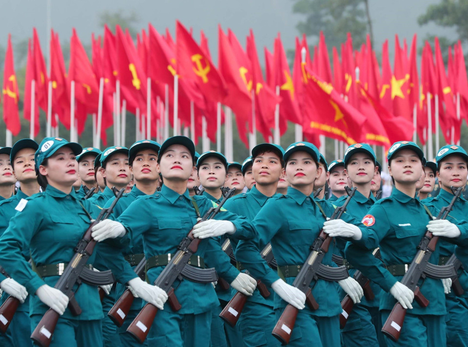 北部民兵自卫队方队参加合练 彰显全民国防力量。图自 越通社