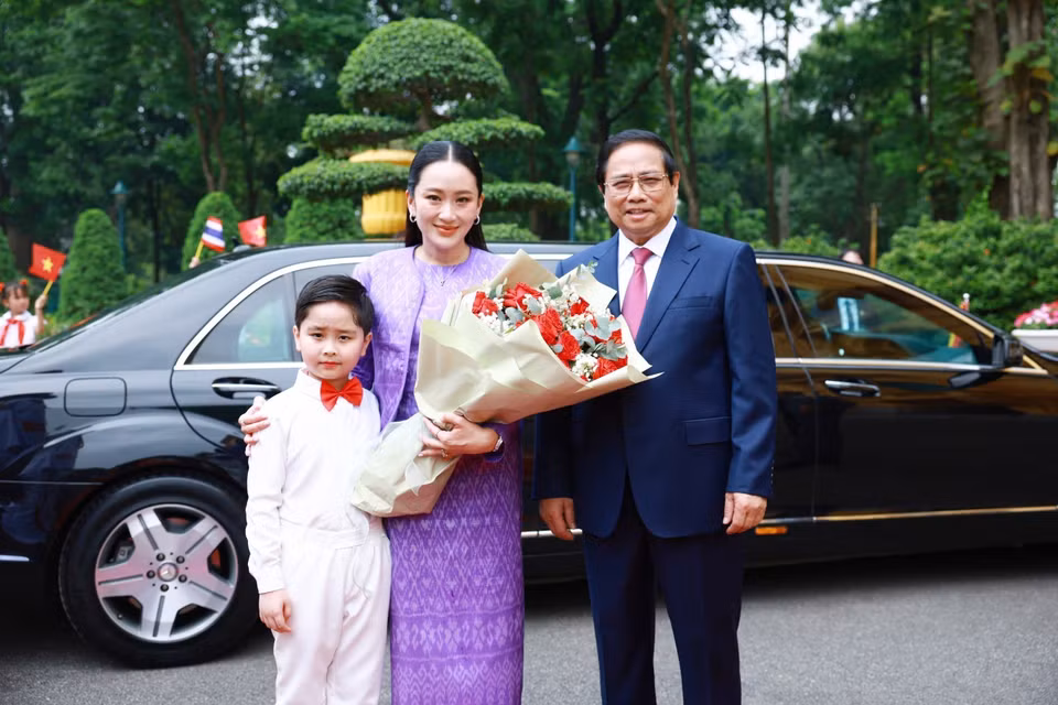 越南政府总理范明政主持仪式 欢迎泰国总理佩通坦·钦那瓦正式访越。图自越通社