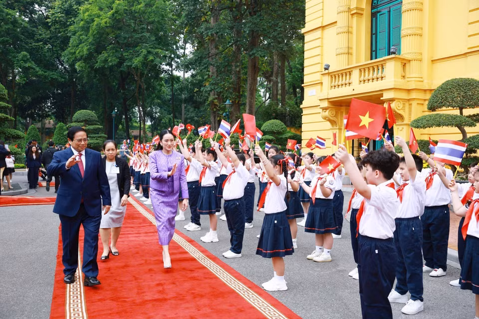 越南政府总理范明政主持仪式 欢迎泰国总理佩通坦·钦那瓦正式访越。图自越通社