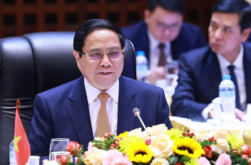 越南政府总理范明政在越南-老挝政府间双边合作委员会第 47 届会议上发表讲话。图自越通社