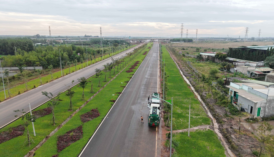 连接隆城国际机场交通路线（靠近边和—头顿高速公路路段）。图自越通社