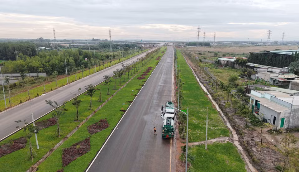 连接隆城国际机场交通路线（靠近边和—头顿高速公路路段）。图自越通社