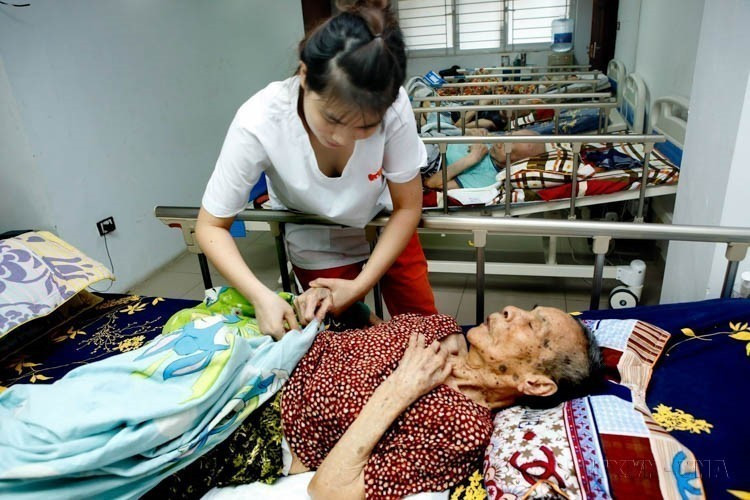 位于河内黄梅郡的OriHome养老中心是当地高质量老年照护模式之一,为老人提供全面优质照料服务。图自越通社