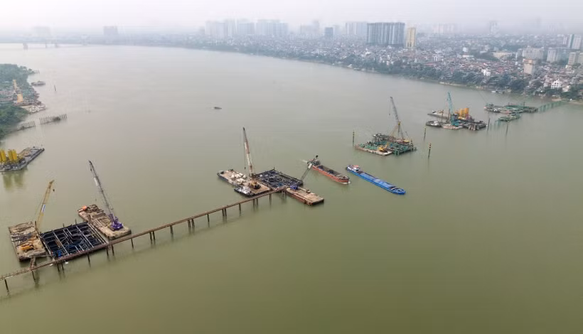 陈兴道大桥是2025年动工的七座红河大桥之一（包括红河、米所、四联、玉回、云福、陈兴道、上吉等大桥）。这些桥梁都是特别的“拼图”，有助于重新平衡红河两岸的人口密度。图自越通社