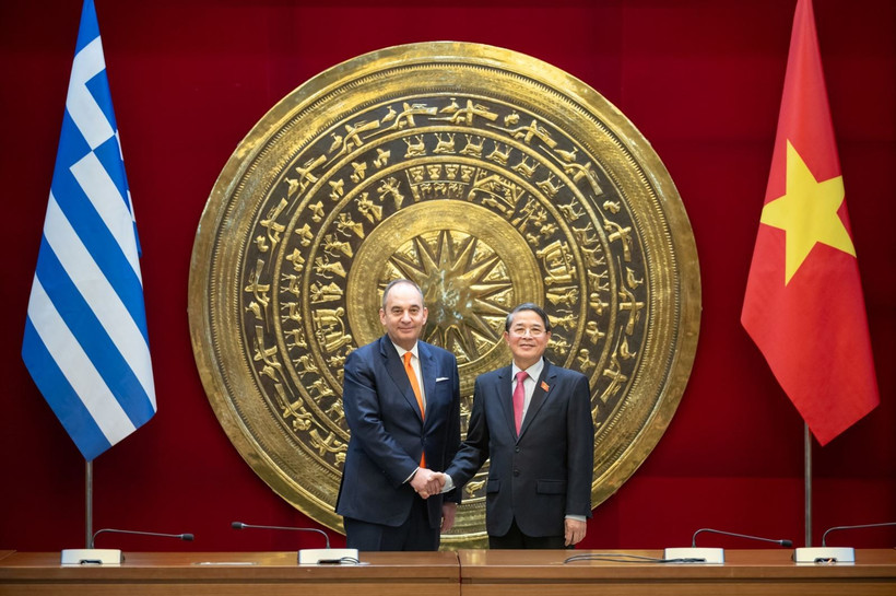 越南国会副主席阮德海与希腊议会第一副议长普拉基奥塔基斯举行会谈 图自越通社