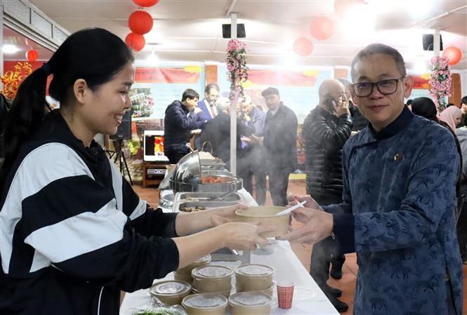 阿尔及利亚越南人喜迎新春 图自越通社