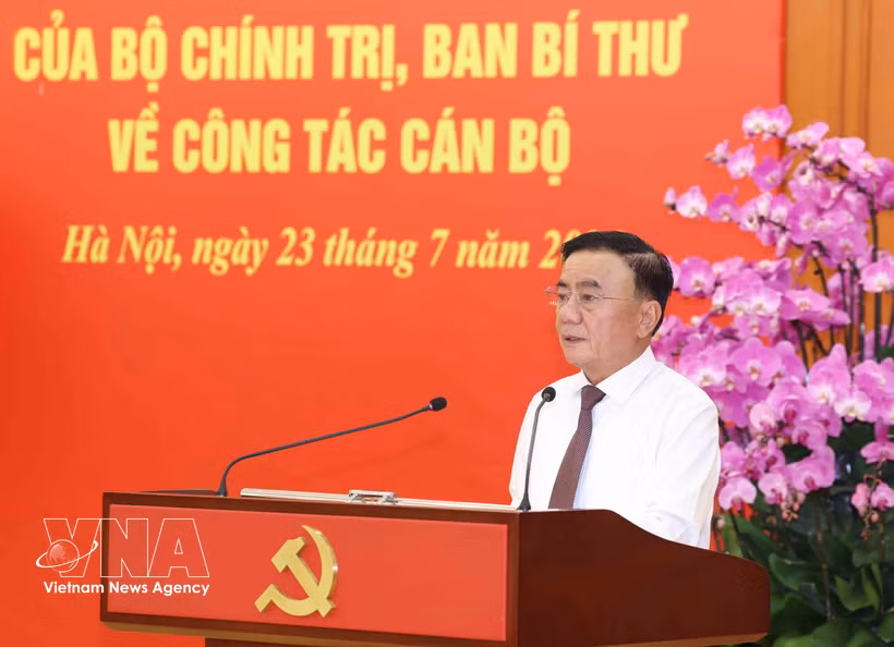 越共中央政治局委员、中央书记处常务书记陈锦秀主持会议 图自越通社