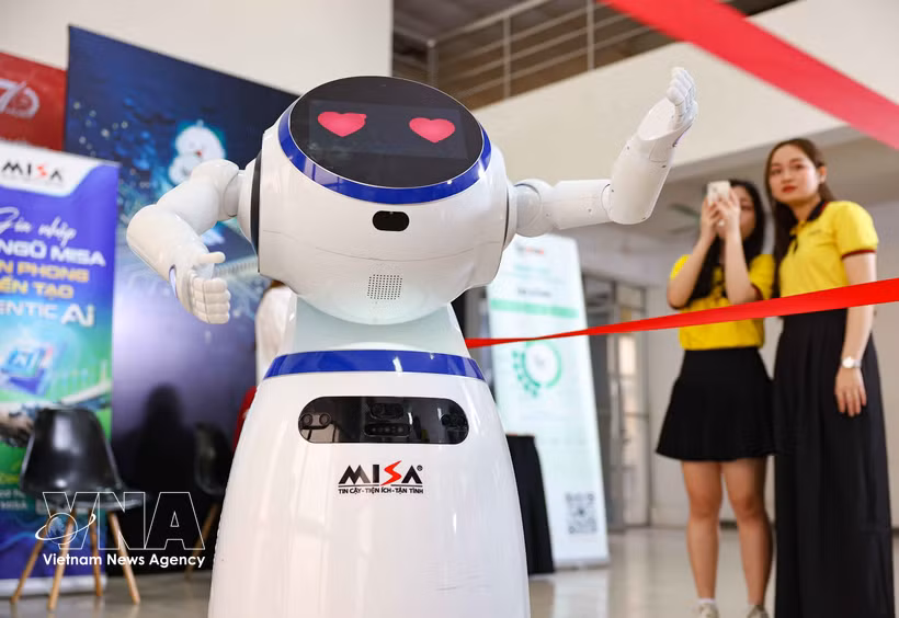 2026年人工智能日（AI Day 2026）活动现场的产品展示与推介区域。图自越通社