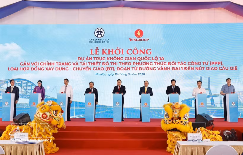 越南国会主席陈青敏在河内出席1A国道空间轴线项目开工仪式 图自越通社