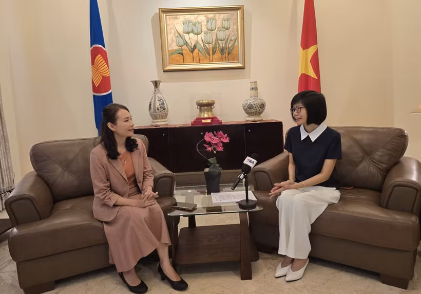 越南常驻东盟代表团团长孙氏玉香大使接受越通社驻雅加达记者的采访。图自越通社