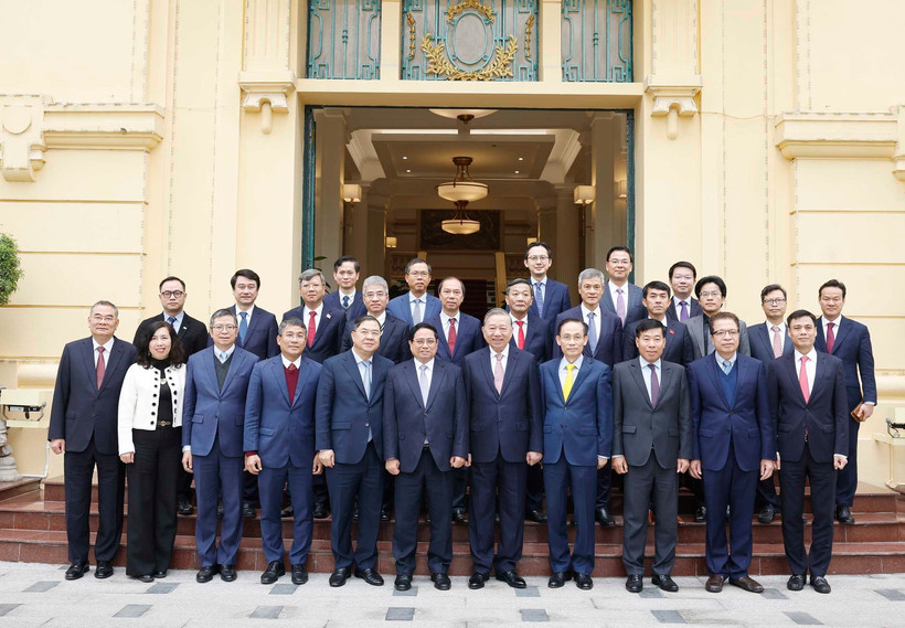 苏林总书记会见出席越共十四大的驻外大使和越南驻外机构负责人 图自越通社