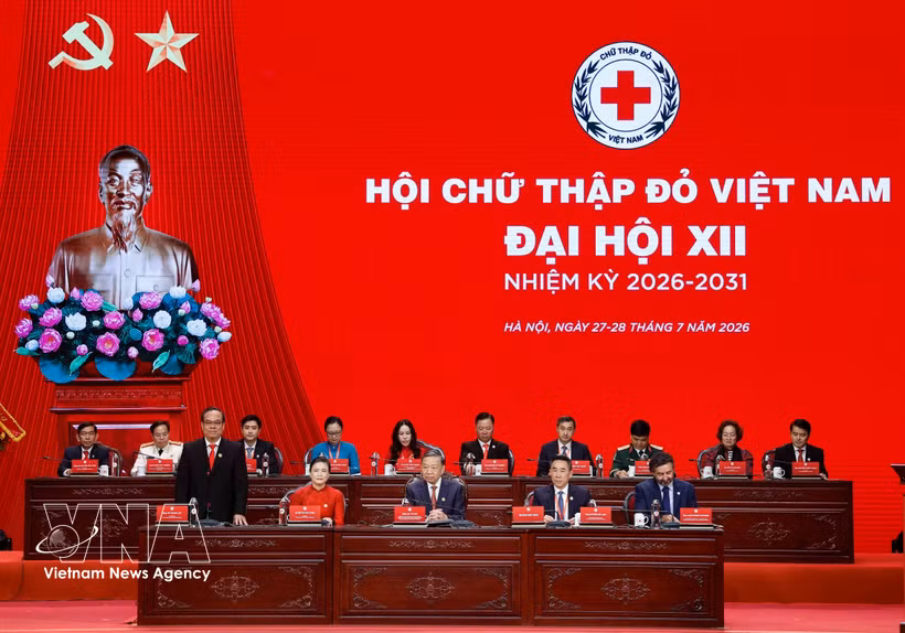 越共中央总书记、国家主席苏林出席越南红十字会第十二次全国代表大会并参加主席团。图片来源： 越通社