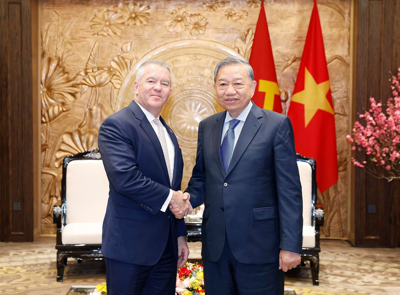 越共中央总书记苏林会见美国助理国务卿迈克尔·德索姆布尔 图自越通社