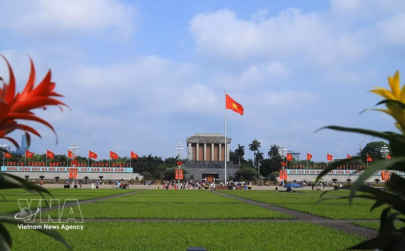 国际游客对了解昔日会安人民的历史、文化与信仰表现出浓厚兴趣。图自越通社