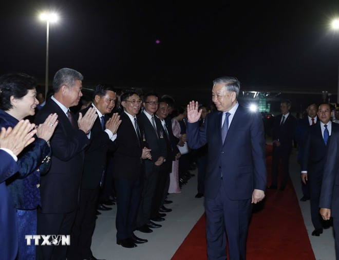 苏林总书记圆满结束对柬埔寨王国的国事访问启程回国 图自越通社