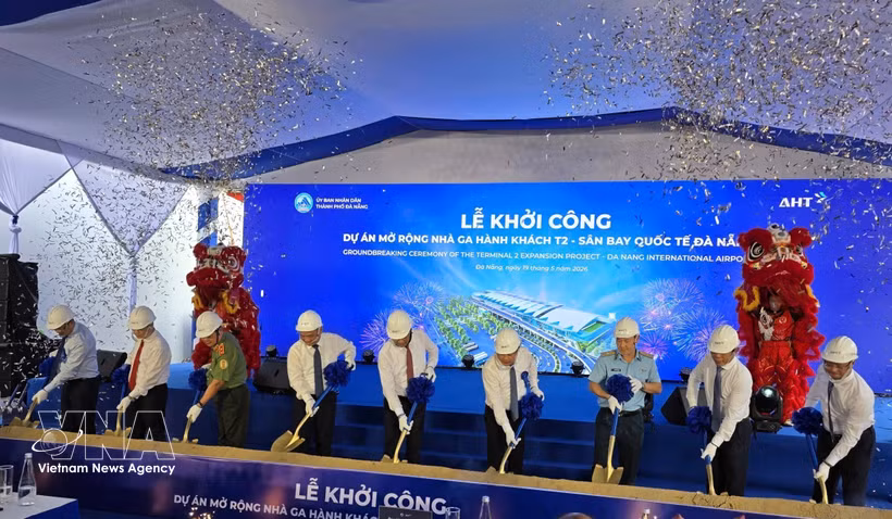 与会代表出席开工仪式 图自越通社