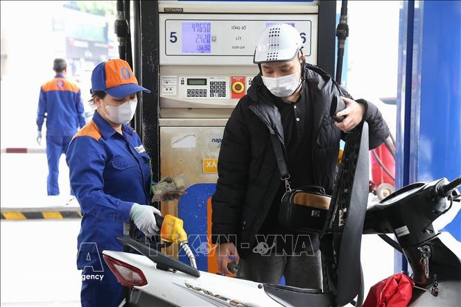 越南成品油价格3月25日下午起大幅下调 图自越通社