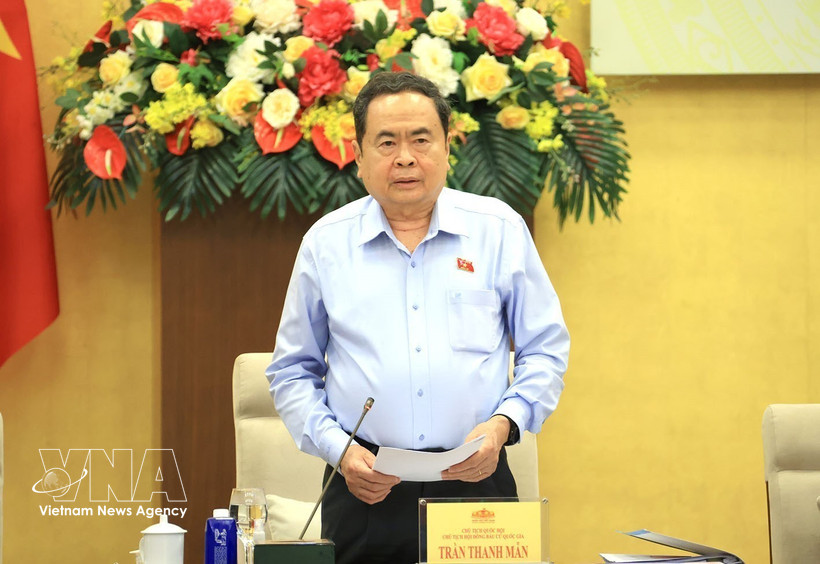 越共中央政治局委员、国会主席、国家选举委员会主席陈青敏主持召开国家选举委员会第五次会议 图自越通社