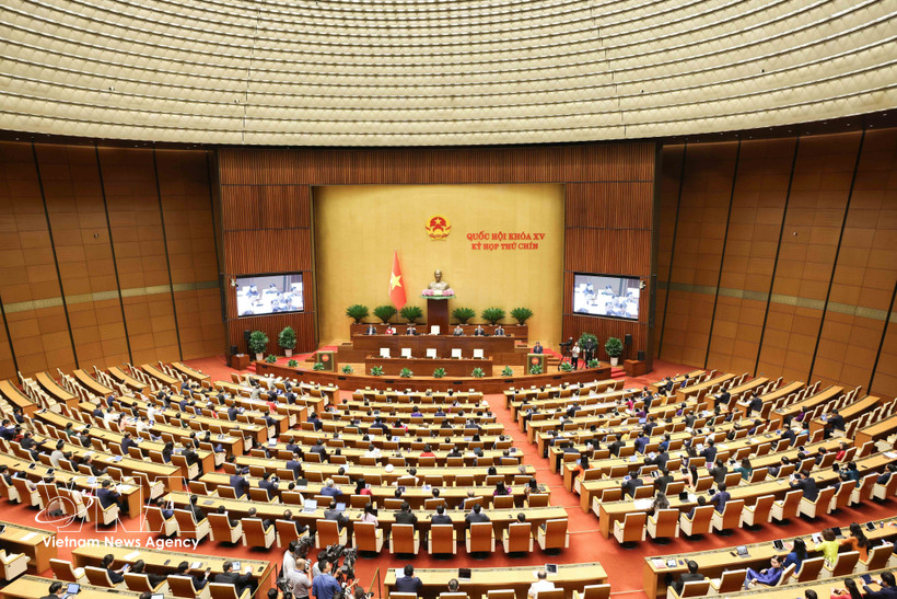 2025年6月27日上午，第十五届国会第九次会议在经过30多天的工作后在河内落下帷幕。图自越通社