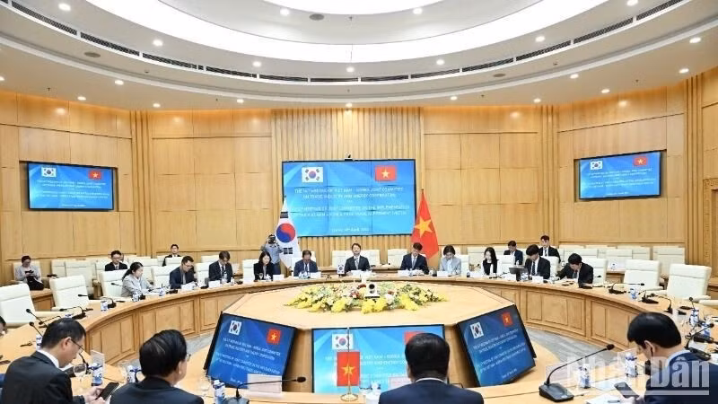 第十四次贸易、工业和能源合作混合委员会会议暨第八次越韩贸易协定执行混合委员会会议于2025年4月14日在河内举行。图自越通社