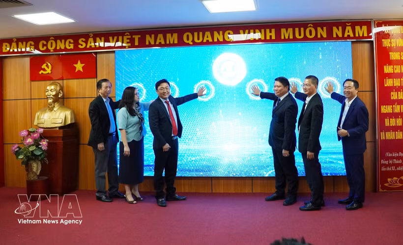 代表们于2026年9月29日在胡志明市共同启动Expo Platform平台。图自越通社