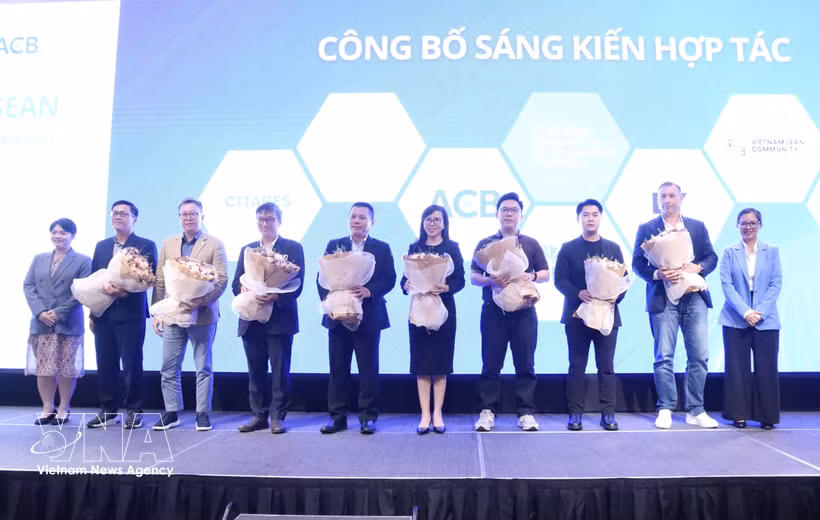 “越南—东盟价值链合作倡议”参与成员合影。图自越通社